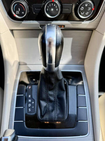 2014 Volkswagen Passat 2.5L SE PZEV