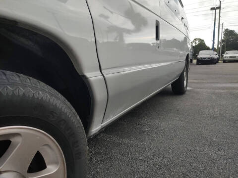 2005 Ford E-Series E-150 Chateau