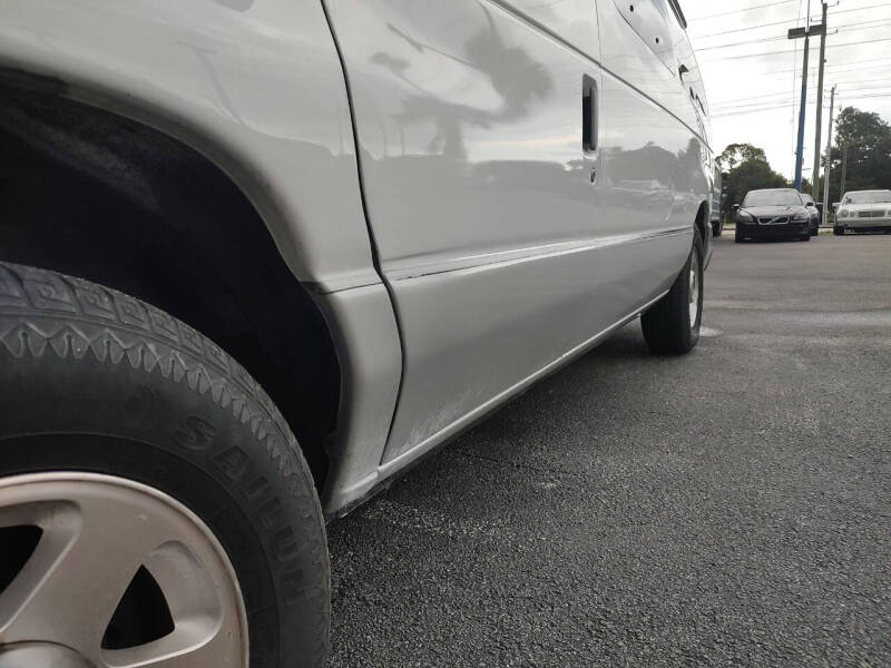 2005 Ford E-Series E-150 Chateau