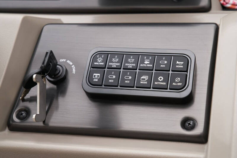 2024 Sun Tracker FISH BARGE 20 DLX