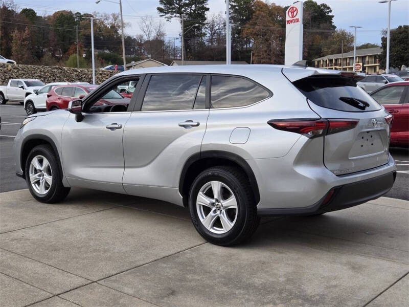 2024 Toyota Highlander LE