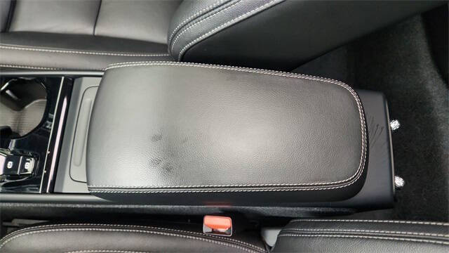 2024 Volvo XC40 B5 Plus Dark Theme