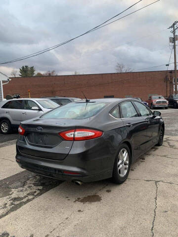 2016 Ford Fusion SE