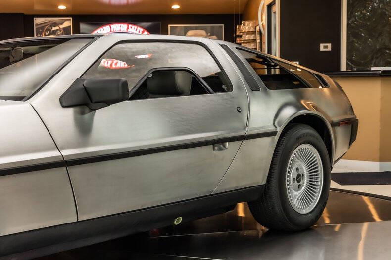 1981 DeLorean DMC-12