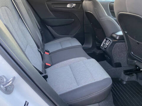 2025 Volvo XC40 B5 Core Bright Theme