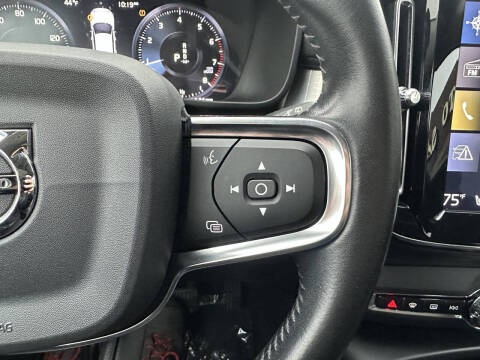 2019 Volvo XC40 T5 Momentum