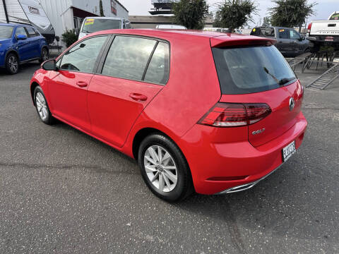 2019 Volkswagen Golf SE