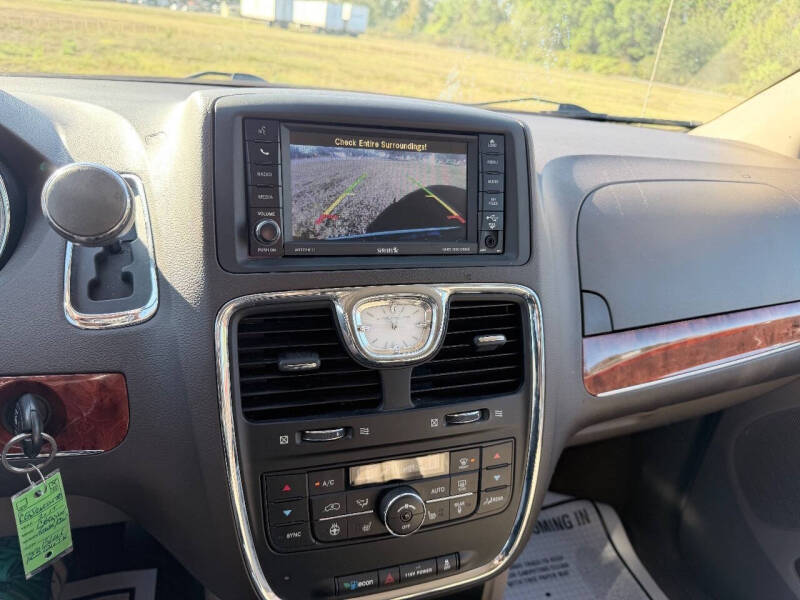 2015 Chrysler Town and Country Touring-L