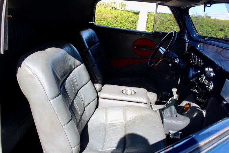 1946 Ford Super Deluxe