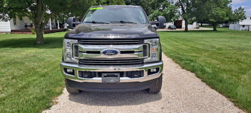 2017 Ford F-250 Super Duty XLT photo 2