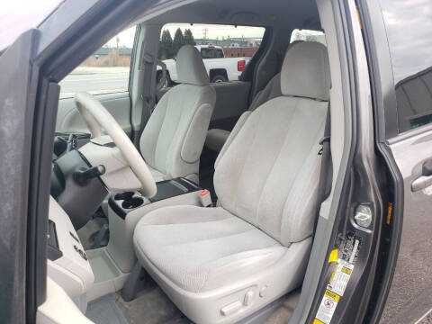 2013 Toyota Sienna LE 7-Passenger