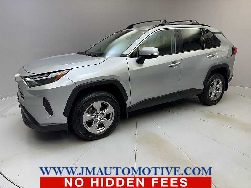 2023 Toyota RAV4 XLE's photo