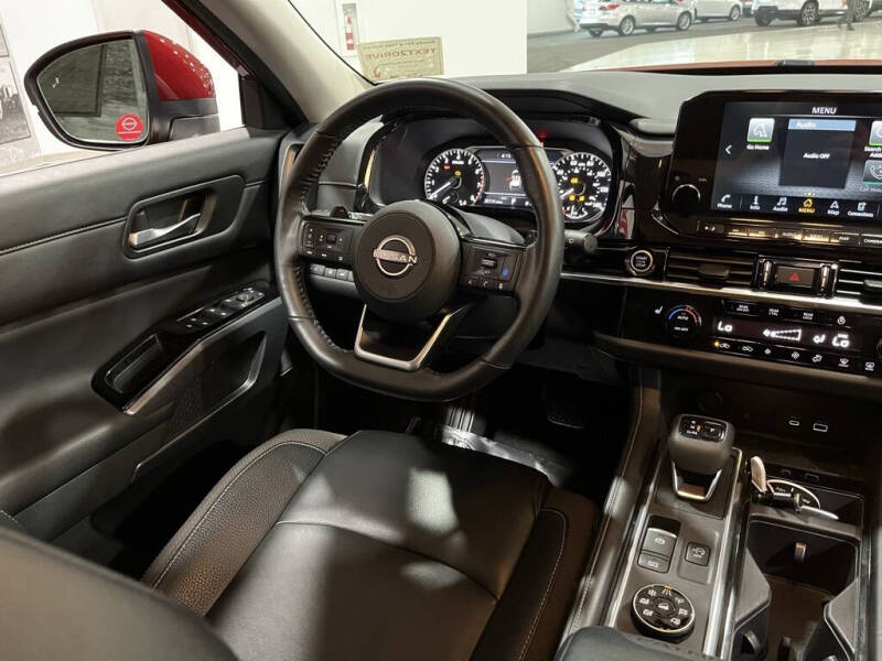 2023 Nissan Pathfinder SL