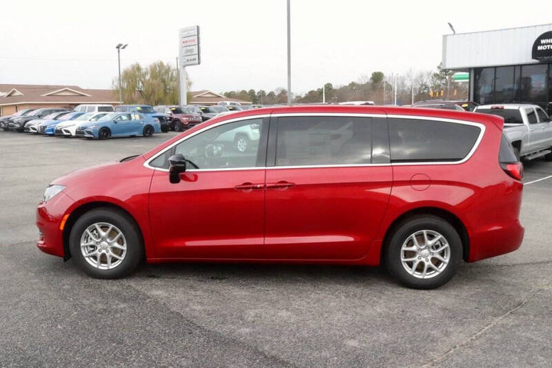 2026 Chrysler Voyager LX