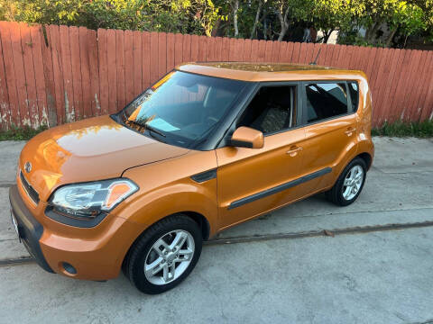 2011 Kia Soul +