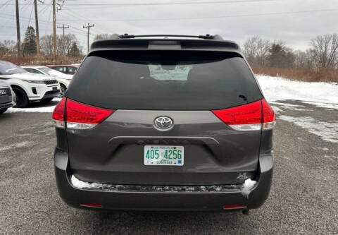 2014 Toyota Sienna LE 7-Passenger
