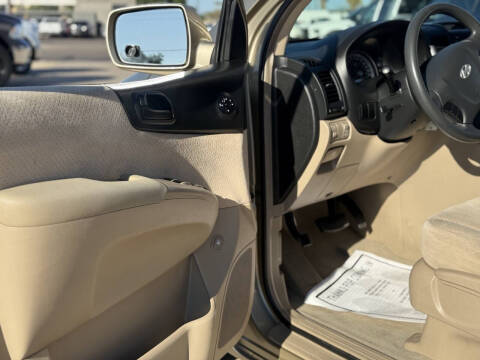 2007 Hyundai Entourage SE