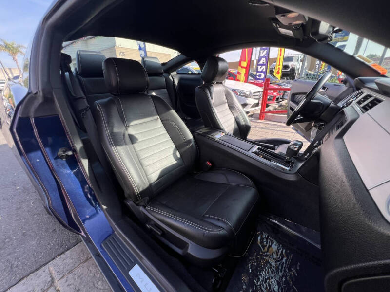 2012 Ford Mustang V6 Premium