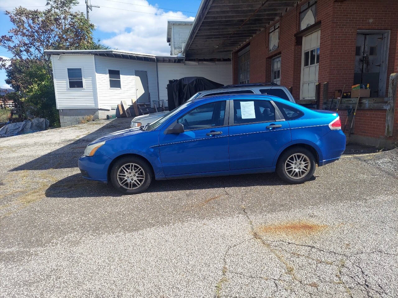 2011 Ford Focus for sale at Carz 4 Less in Hartville, OH