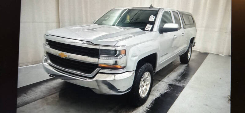 2018 Chevrolet Silverado 1500 LT photo 2