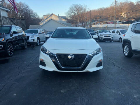 2020 Nissan Altima for sale at Flash Ryd Auto Sales in Kansas City KS
