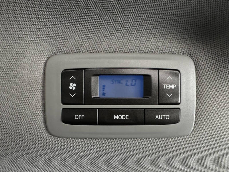 2020 Toyota Sienna LE Mobility 7-Passenger