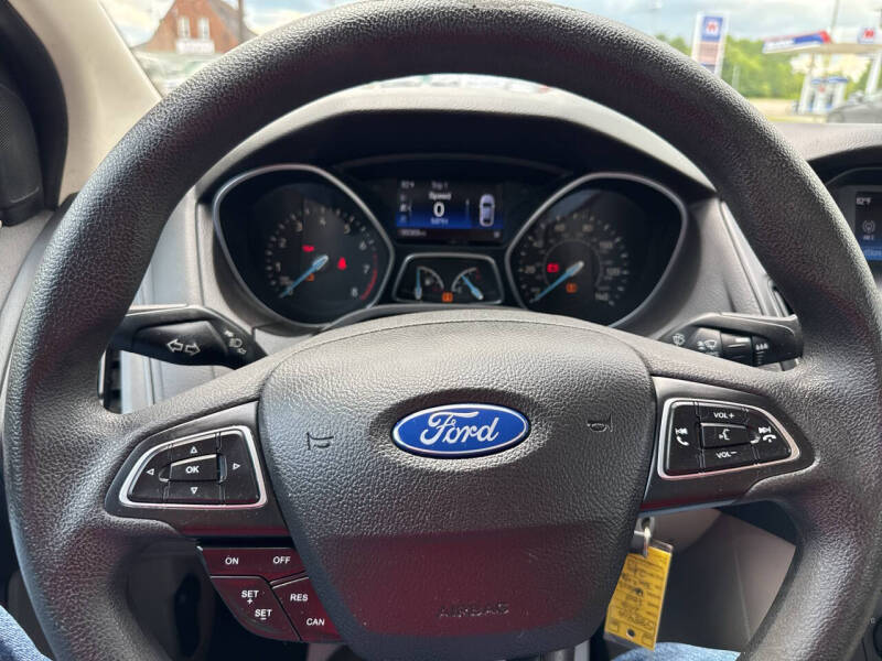 2016 Ford Focus SE - Photo 15