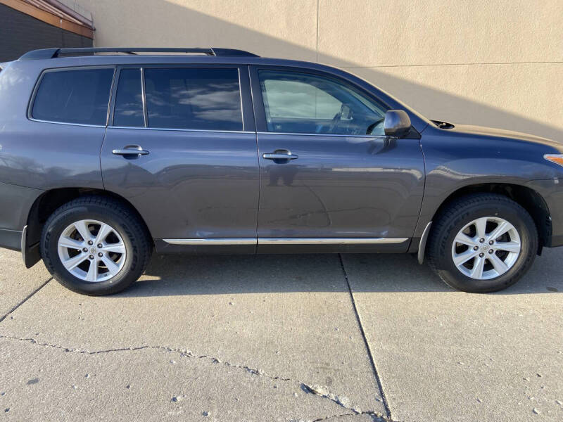 Image 5 of 2013 Toyota Highlander SE
