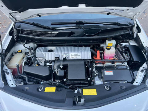 2013 Toyota Prius v Two