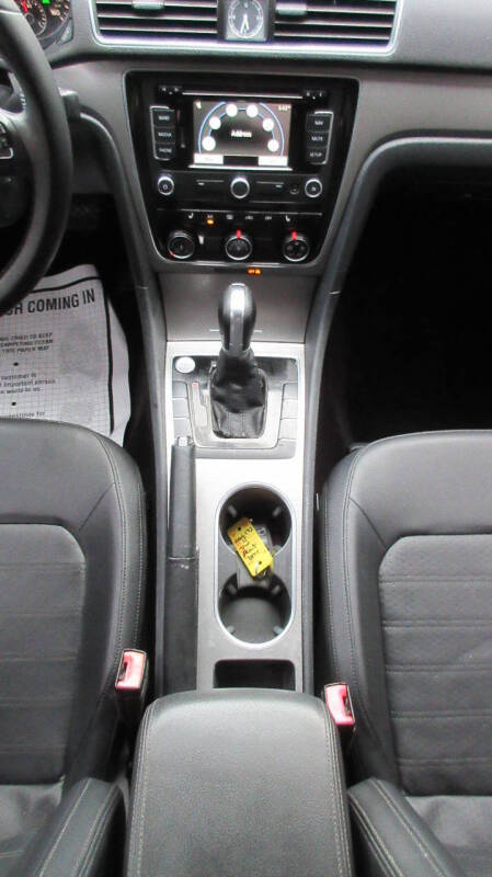 2015 Volkswagen Passat 1.8T SE