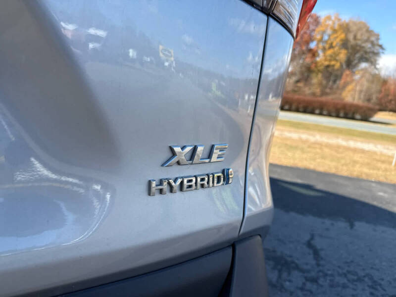 2024 Toyota RAV4 Hybrid XLE