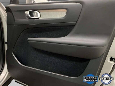 2025 Volvo XC40 B5 Plus Bright Theme