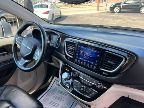 2017 Chrysler Pacifica Touring-L