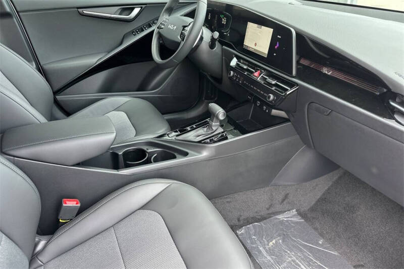 2025 Kia Niro EX
