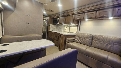 2021 Thor Motor Coach Magnitude