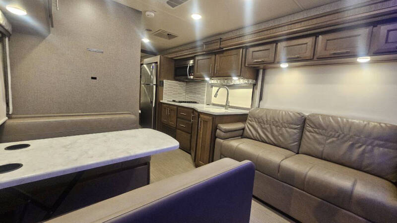 2021 Thor Motor Coach Magnitude