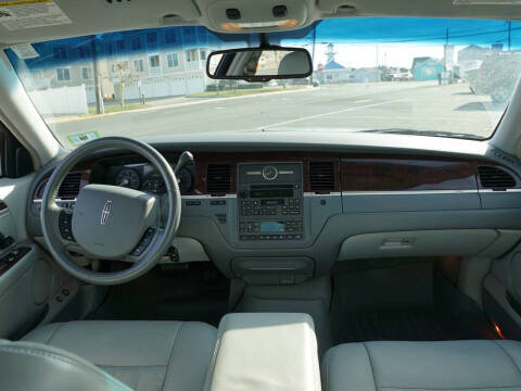 2006 Lincoln Town Car Signature
