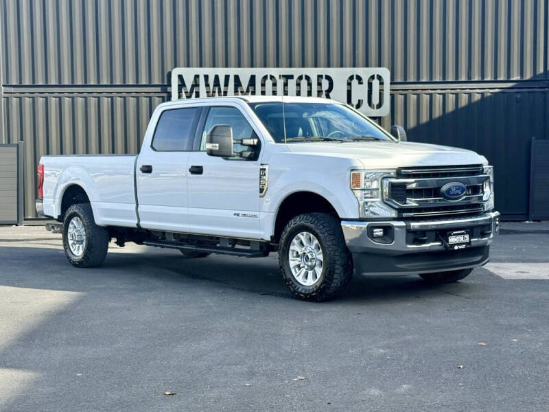 2022 Ford F-350 Super Duty XLT's photo