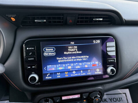 2022 Nissan Kicks SR