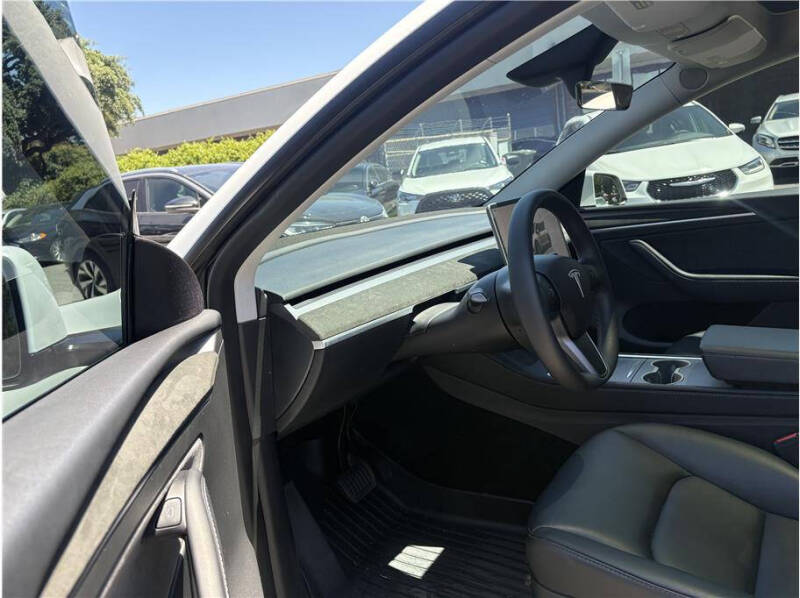 2025 Tesla Model Y Long Range