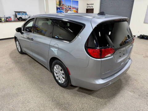 2021 Chrysler Voyager L