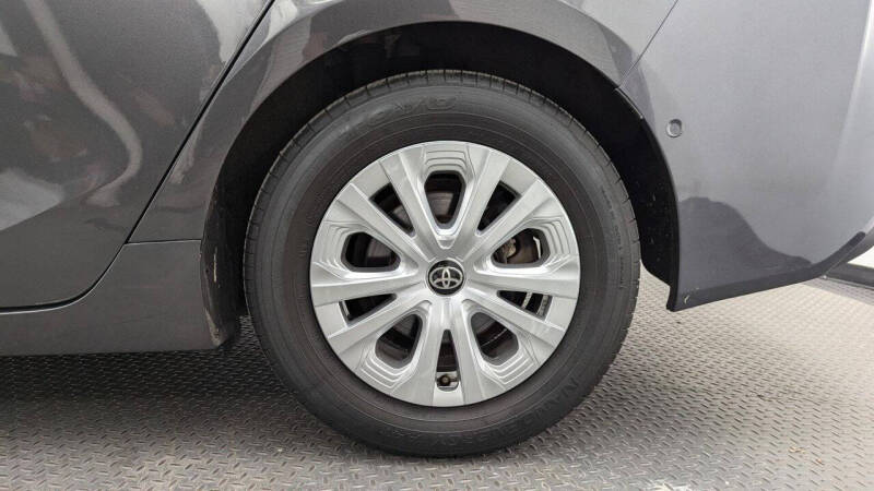 2022 Toyota Prius LE