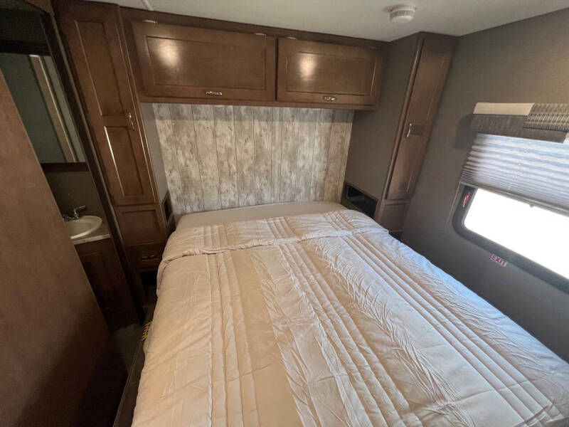 2019 Winnebago Intent 31P Class A RV