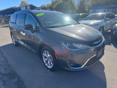 2017 Chrysler Pacifica Touring-L Plus