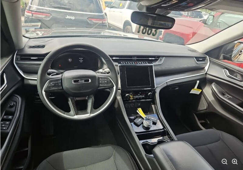 2023 Jeep Grand Cherokee Laredo
