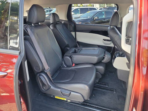 2024 Kia Carnival SX