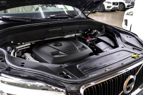 2017 Volvo XC90 T6 Momentum