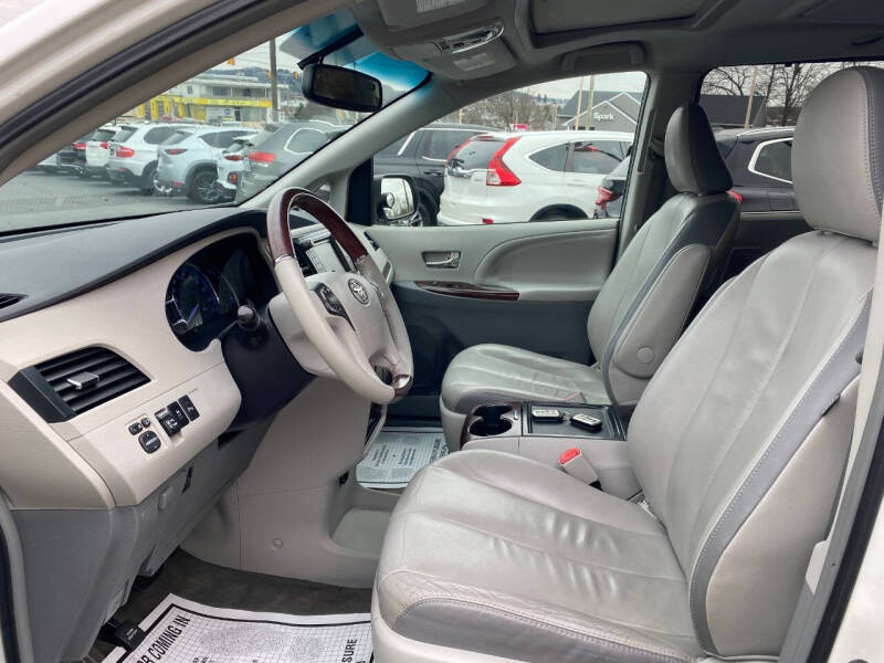 2012 Toyota Sienna Limited 7-Passenger