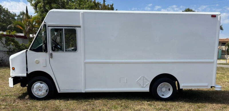 2004 Freightliner MT45 Chassis