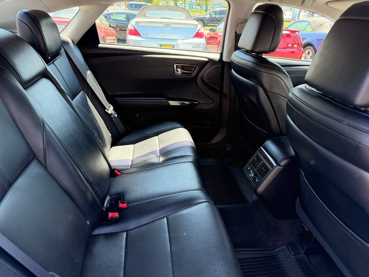 2013 Toyota Avalon 23
